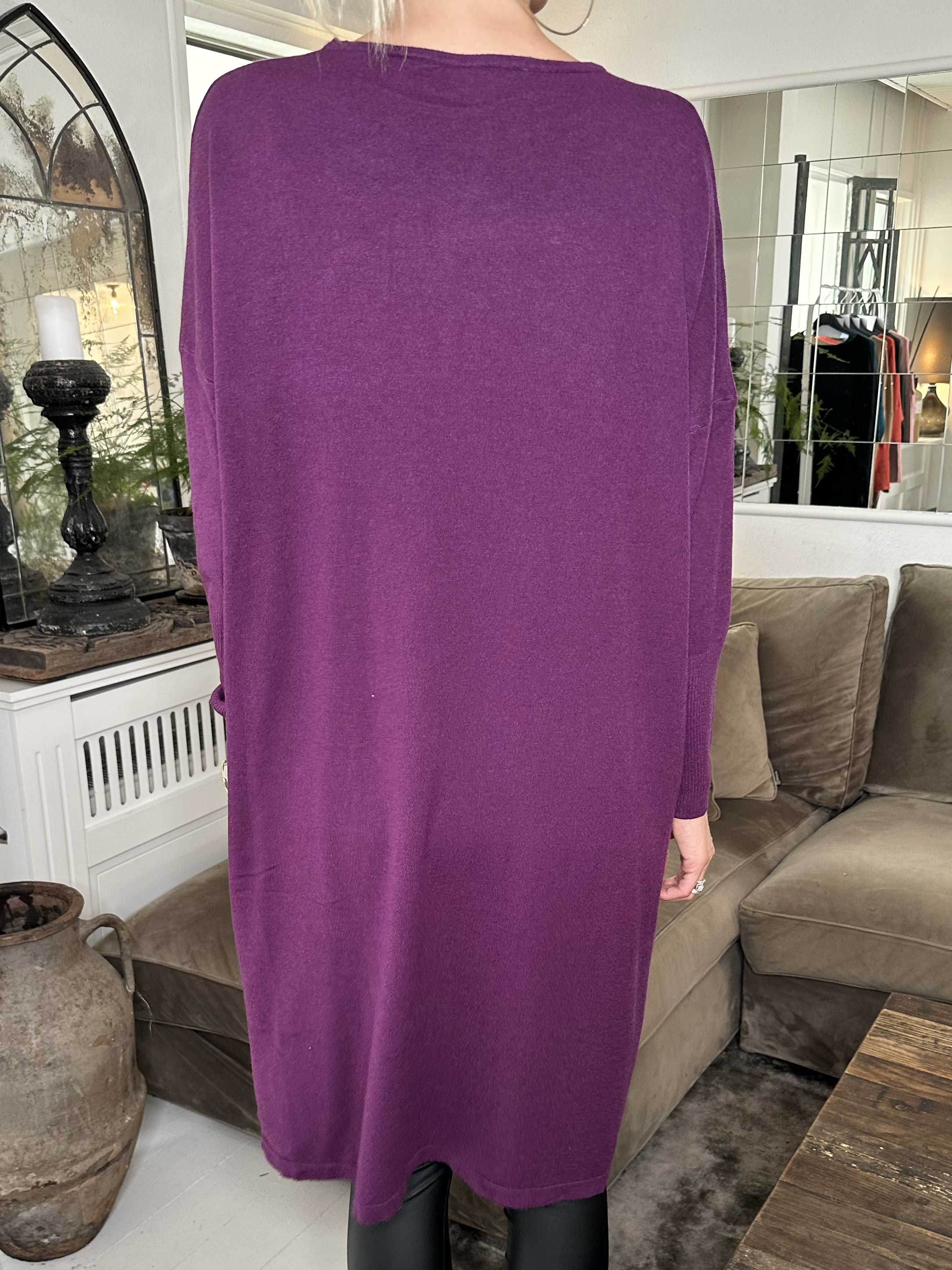 Elisa - Blød strikkjole pyntet med små sten